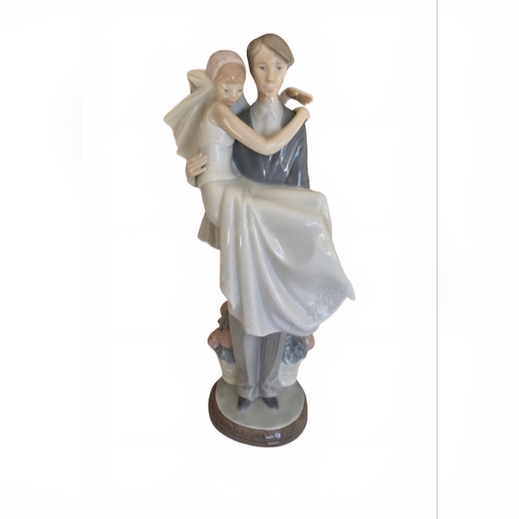 Lladro Spain Porcelain Figurine #5282 Over The Threshold Bride and Groom Retired